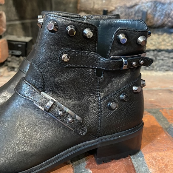 Stuart Weitzman NWOT GoWest Studded Leather Ankle boots black size 6 1/2 - Picture 2 of 10